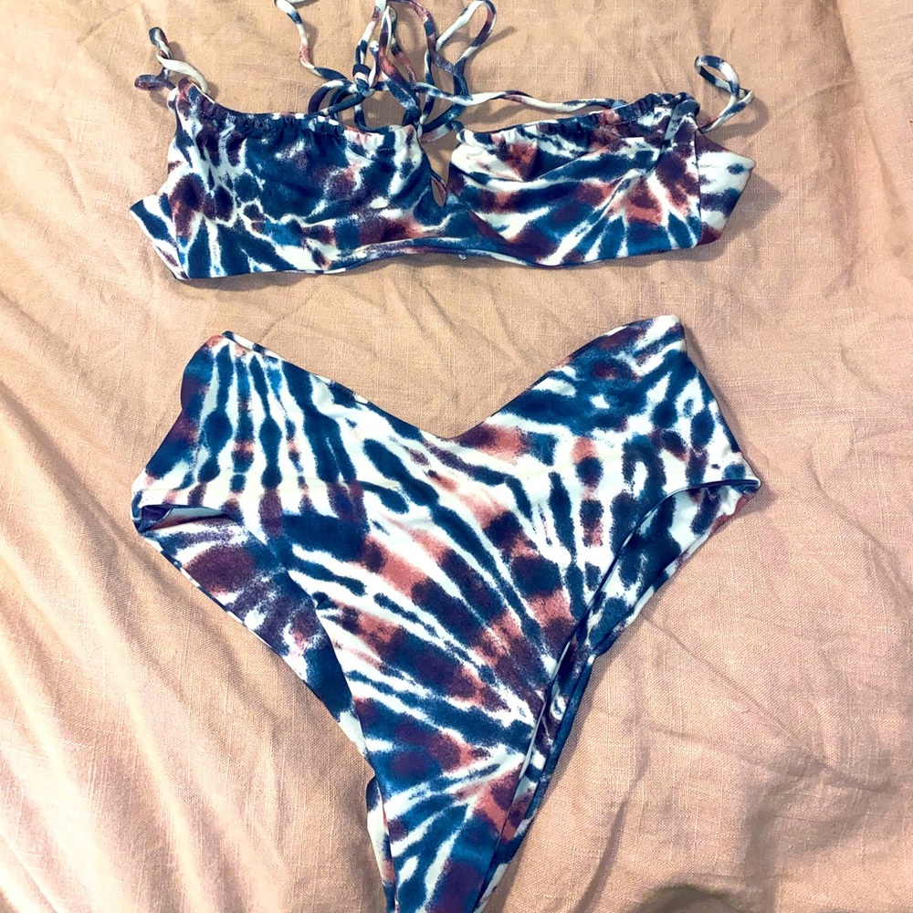 Skatie bikini set in Coachella